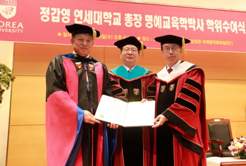 왼쪽부터 염재호 고려대 총장, 정갑영 연세대 총장, 박길성 고려대 대학원장