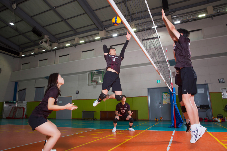 스파이크하는 모습