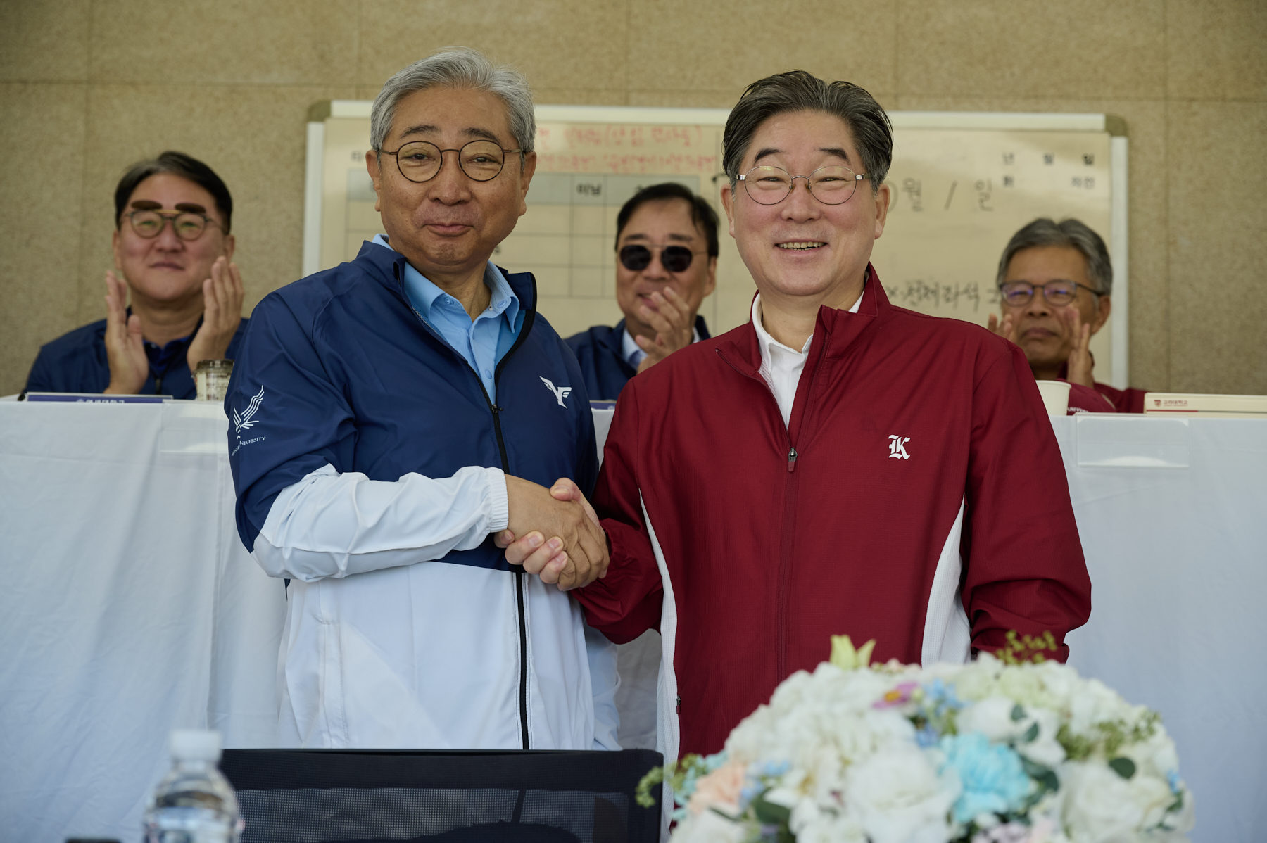 왼쪽부터 연세대 윤동섭 총장 고려대 김동원 총장