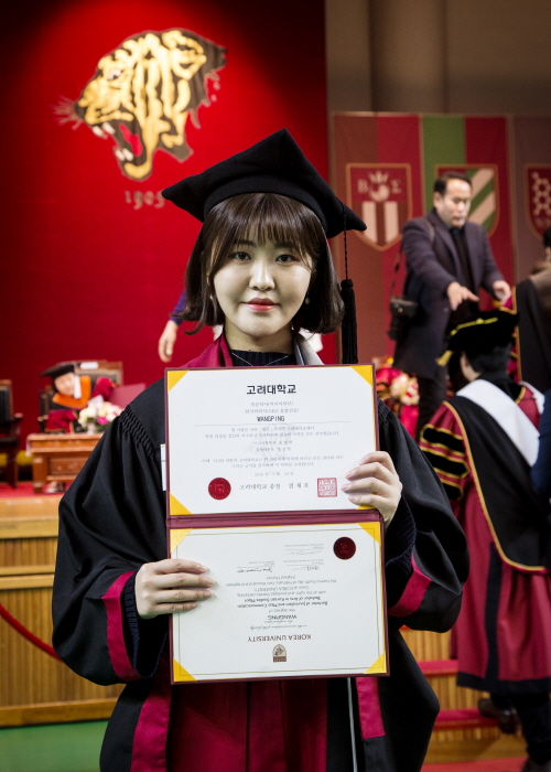 외국인 수석 졸업 첫 사례 중국인 왕핑 학생