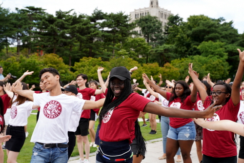2018 ISC 참가 학생들의 K-pop 플래시몹이 열린 중앙광장