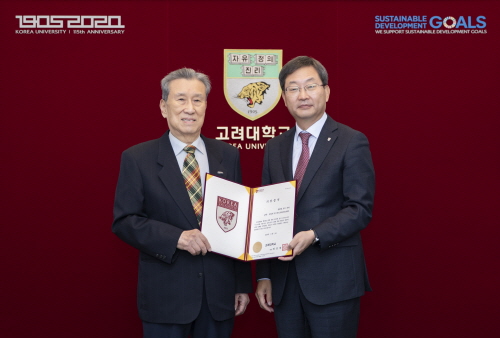유휘성 교우와 정진택 총장