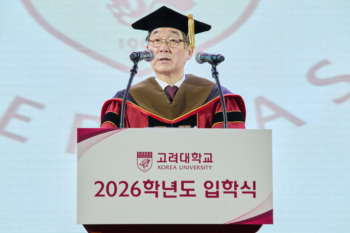 2026학년도 입학식사중인 김동원 총장