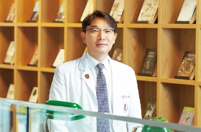 Professor Kim Sin-gon of the Division of Endocrinology and Metab... 대표 이미지